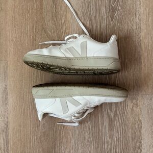 VEJA V-10 CWL WOMEN'S SNEAKERS FULL WHITE SIZE. US 10